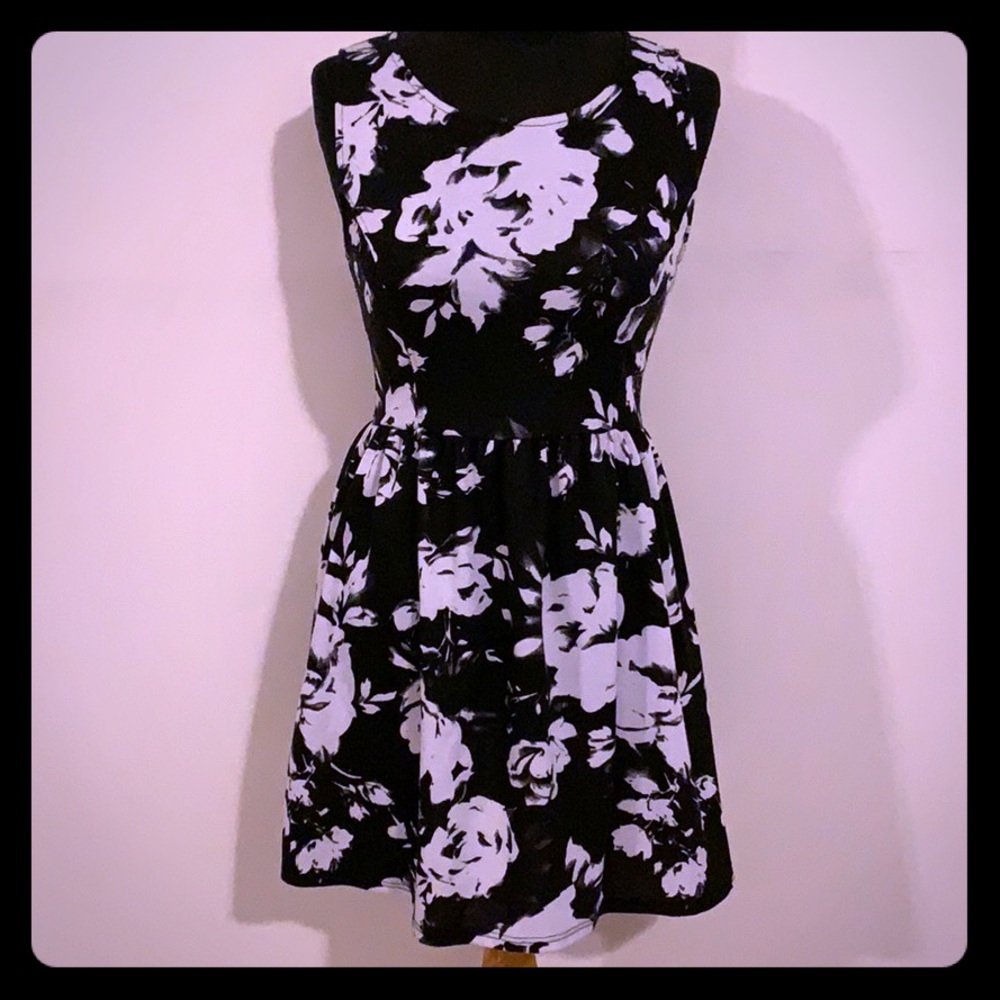 Forever 21 Floral Sleeveless Mini Dress